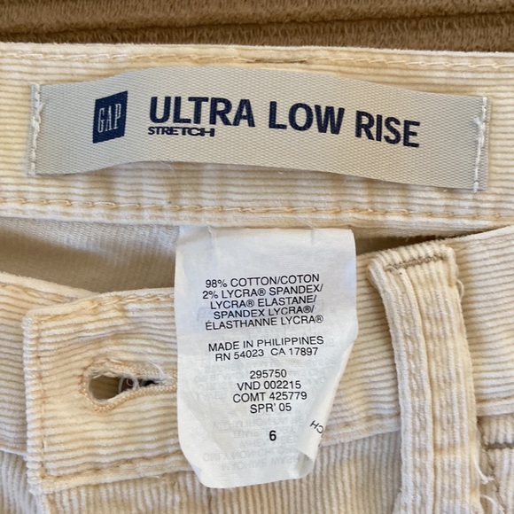 Gap brand  low rise stretch Cordaroy jeans in a light yellow. Size 6. - Picture 3 of 6